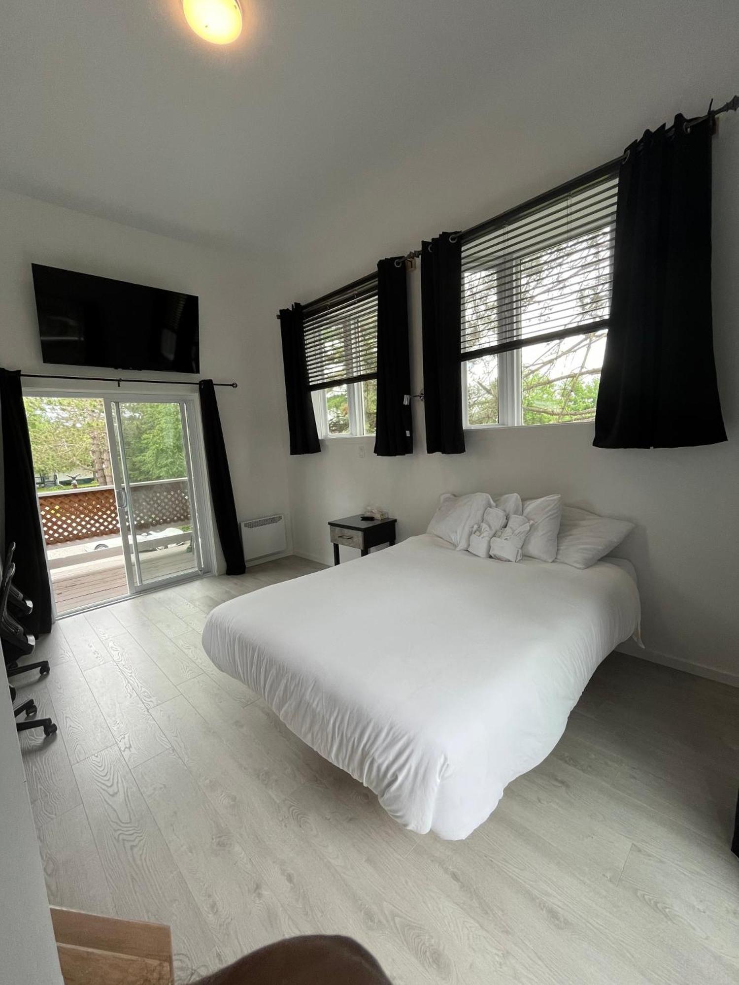 Auberge De Ferme-Neuve Lac-Saint-Paul Buitenkant foto