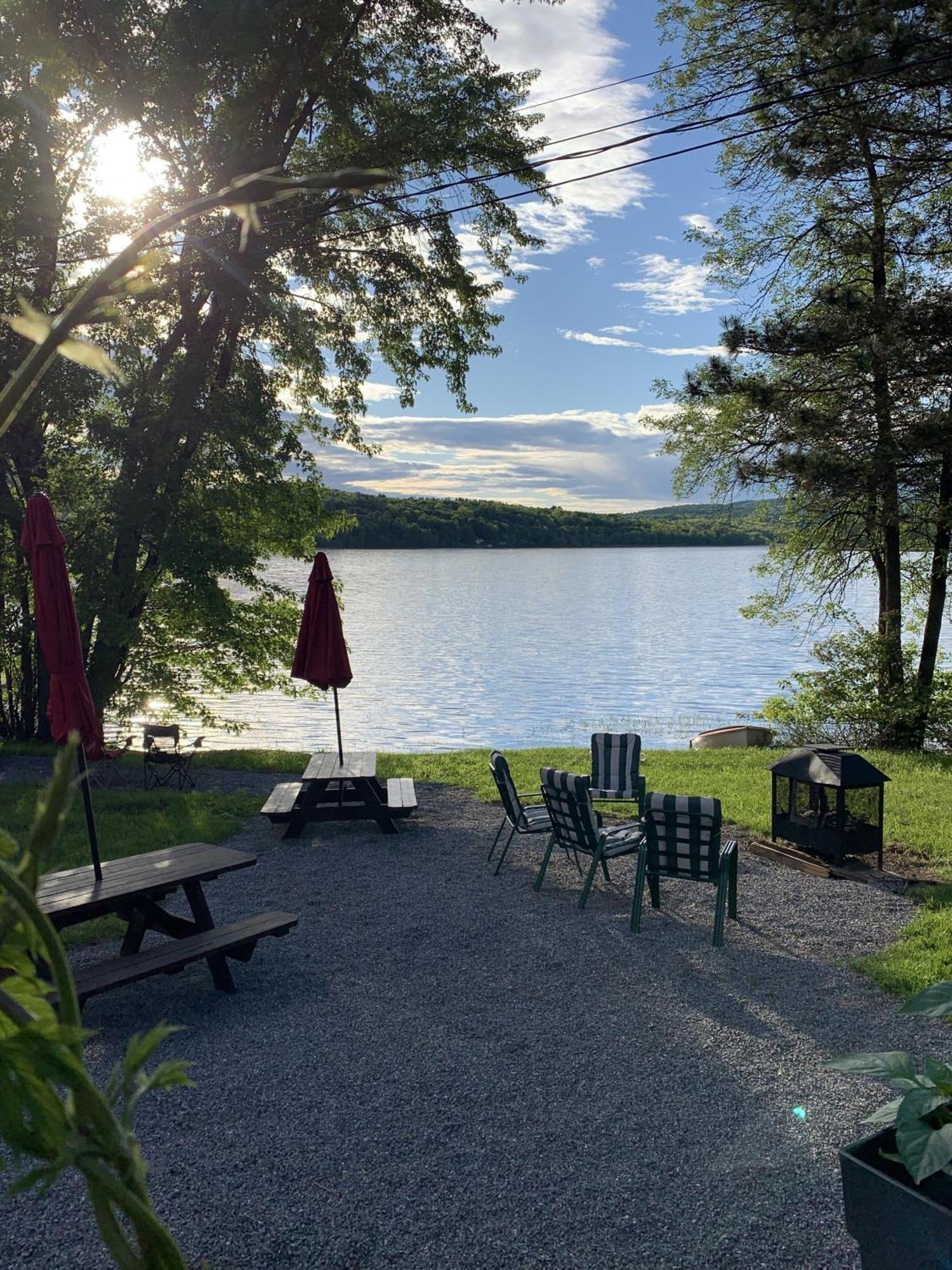 Auberge De Ferme-Neuve Lac-Saint-Paul Buitenkant foto