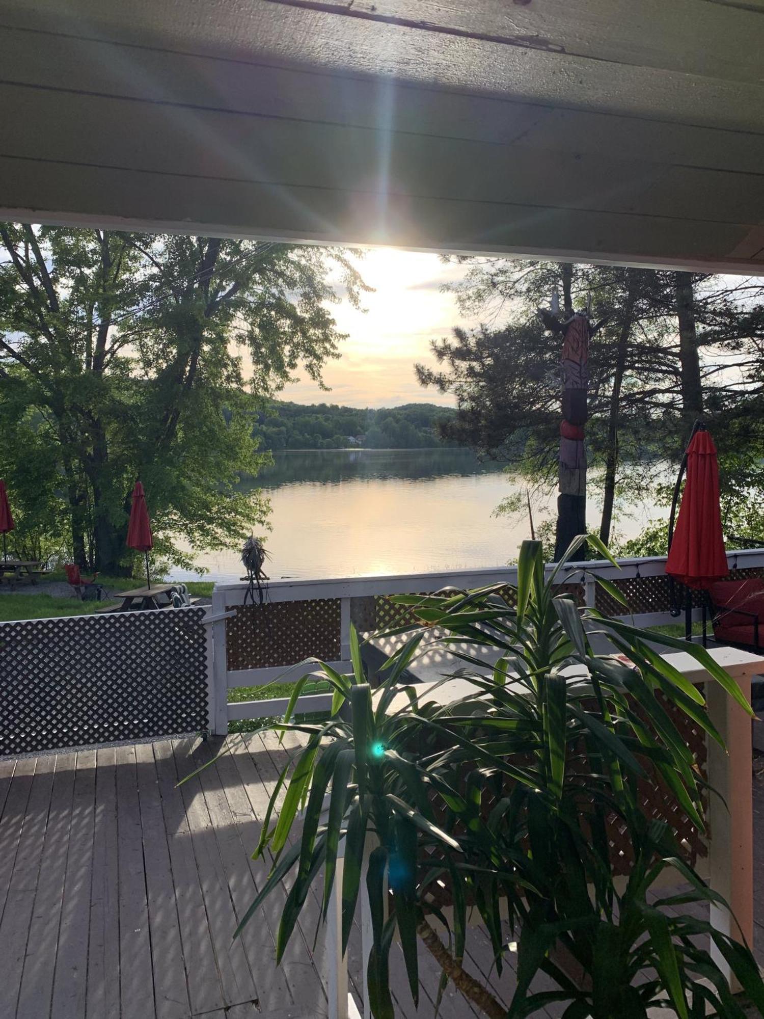 Auberge De Ferme-Neuve Lac-Saint-Paul Buitenkant foto